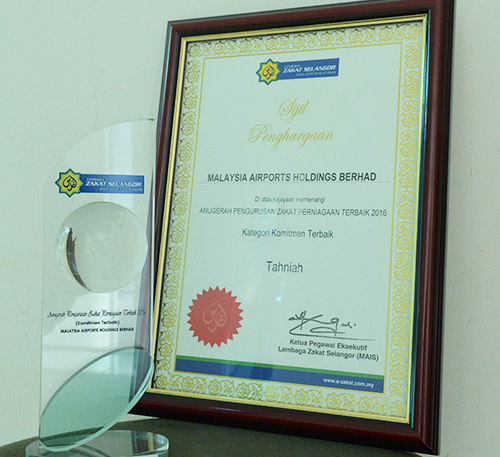 Anugerah Pengurusan Zakat Perniagaan Terbaik 2016.